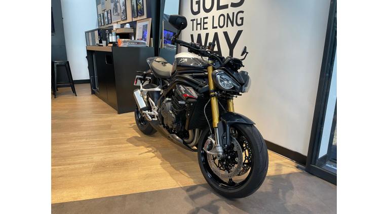 TRIUMPH SPEED TRIPLE 1200 RS