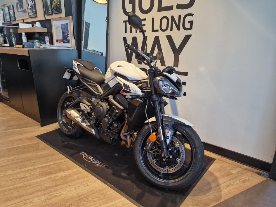 TRIUMPH STREET TRIPLE 765 R  BRIDEE A2  1200KMS 10/24