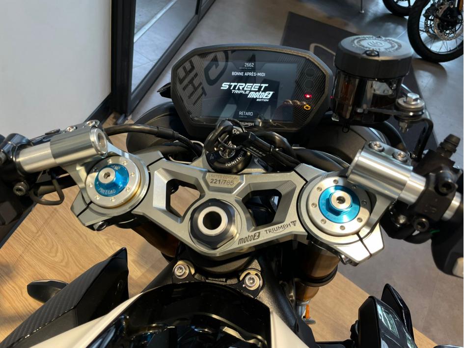 TRIUMPH STREET TRIPLE 795 MOTO 2 - 2700 KMS - JUIN 2023 - 1ERE MAIN - AIDE A LA VENTE