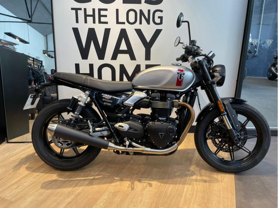 TRIUMPH SPEED TWIN 900 - BRIDEE A2 - 2800 KMS - FEVRIER 2025