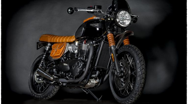 BONNEVILLE T120 BLACK