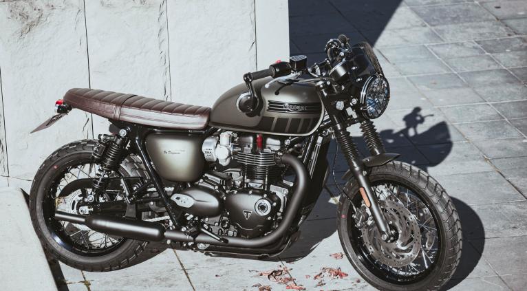 BONNEVILLE T120 BLACK BY DIAGONALE