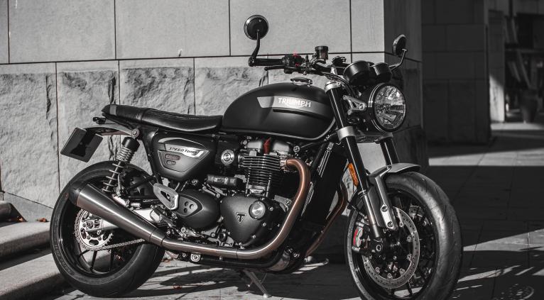 SPEED TWIN 