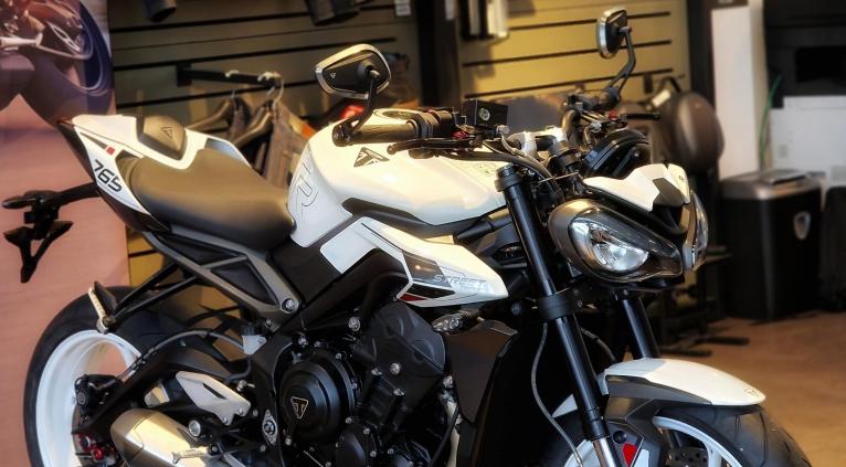 STREET TRIPLE R 2024