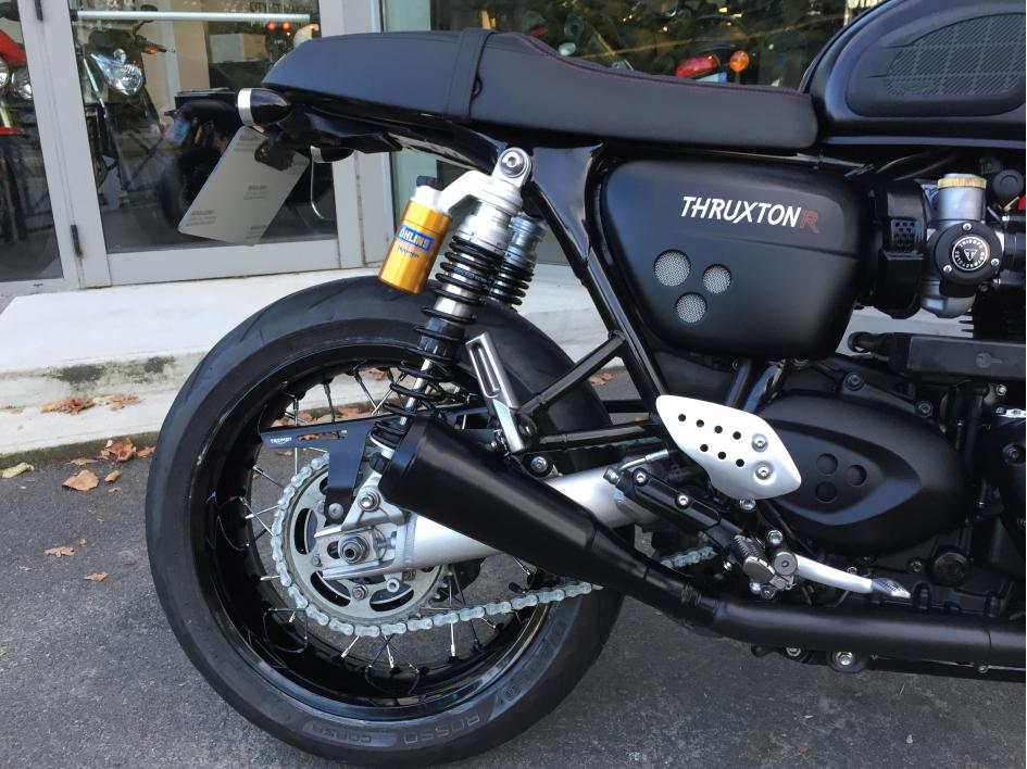 THRUXTON R BLACK MAT 