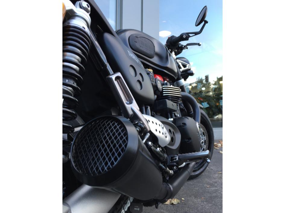THRUXTON R BLACK MAT 