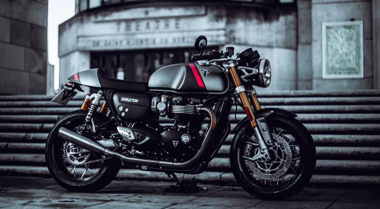 THRUXTON RS JEKILL AND HIDE