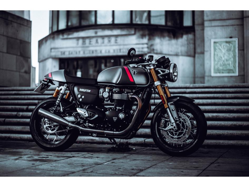THRUXTON RS JEKILL AND HIDE
