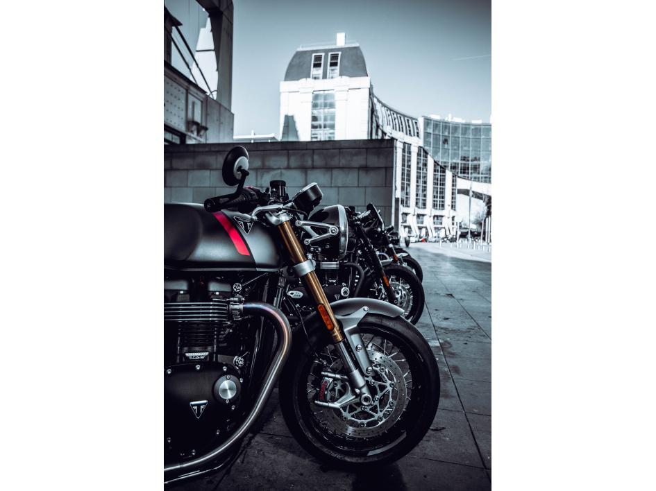 THRUXTON RS JEKILL AND HIDE