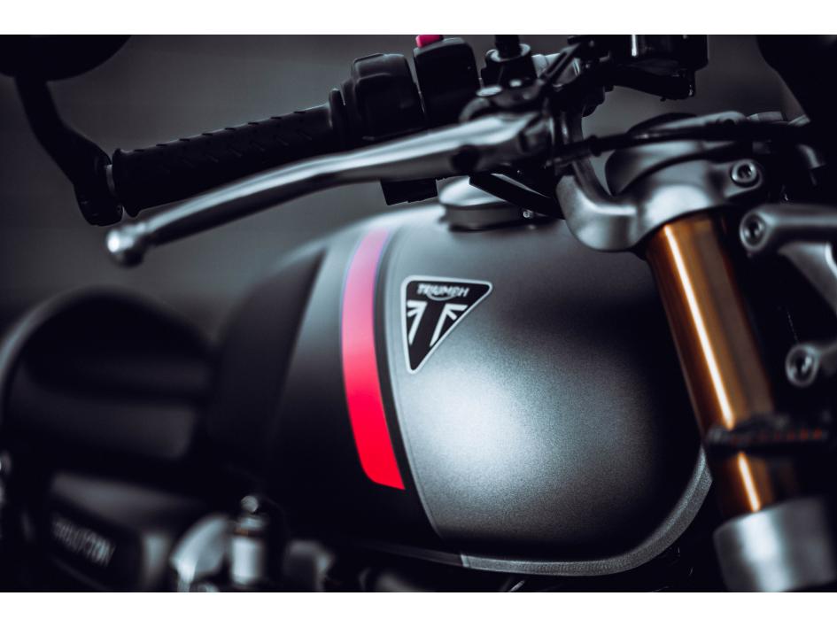 THRUXTON RS JEKILL AND HIDE