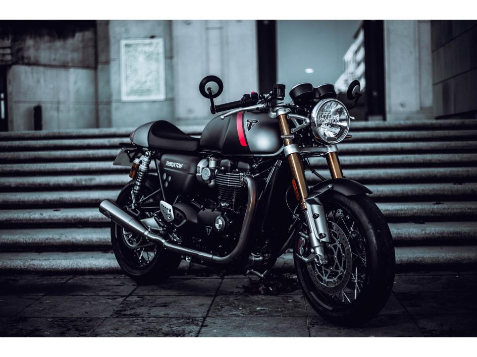 THRUXTON RS JEKILL AND HIDE